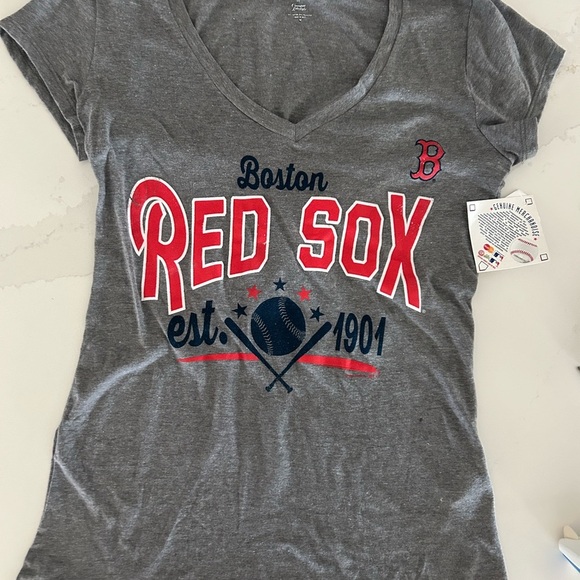 Tops - Boston Red Sox Gray V-Neck T-Shirt NWT SZ M